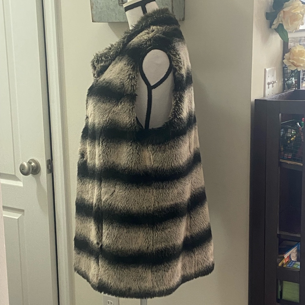 Rachel Zoe Faux Fur Horizontal Stripes XL Black - Picture 5 of 13